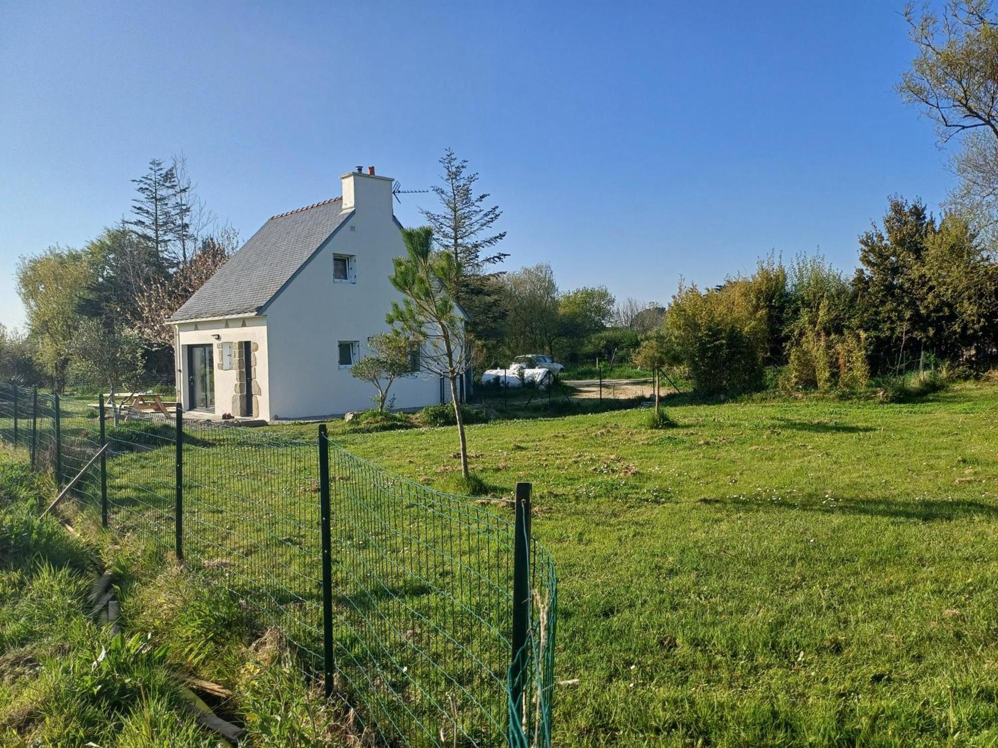 Maison De Vacances: Seaside Retreat with Private Garden Plouhinec  Exterior photo