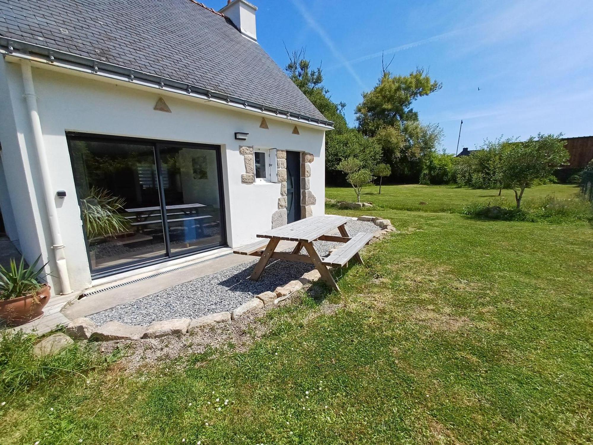 Maison De Vacances: Seaside Retreat with Private Garden Plouhinec  Exterior photo